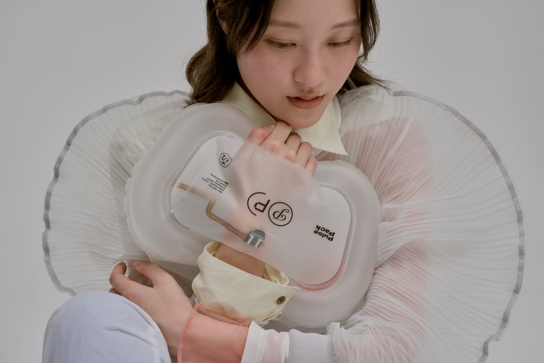 Konel News：自身の心拍に触れるウェアラブルバッグ「Pulse Pack」を開発　ミラノデザインウィーク2026の個展にて発表